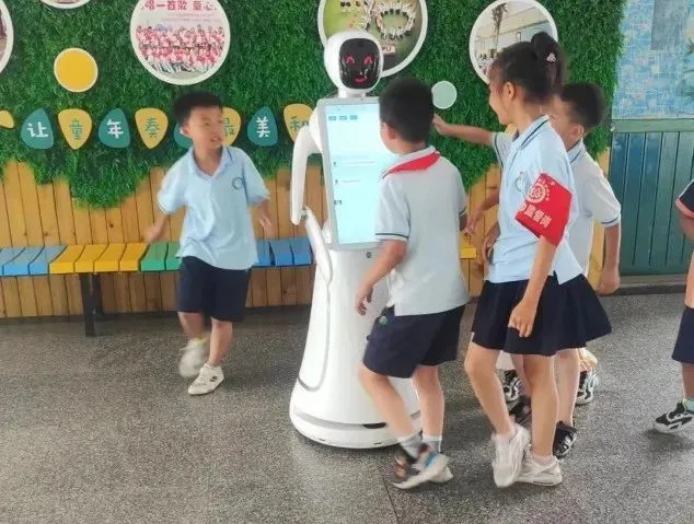 机器人在智慧校园领域的应用案例